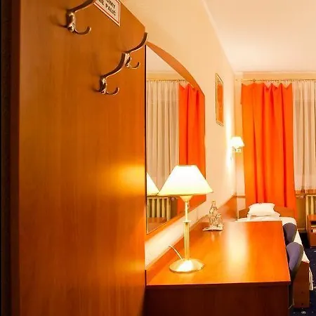 فندق مبيت وإفطار Royal Pionki